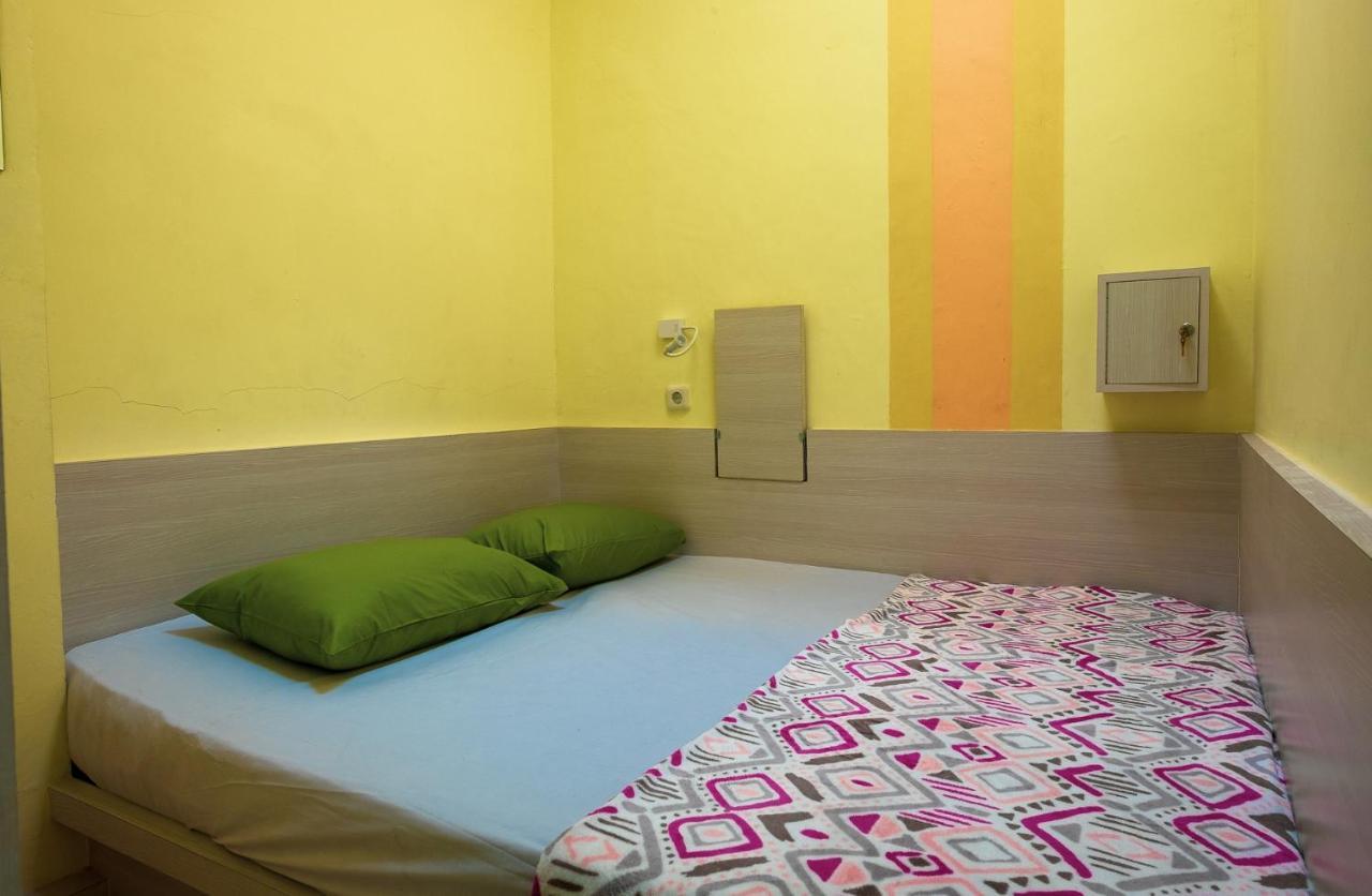 Mel'S Dorm Hostel Джакарта Екстериор снимка