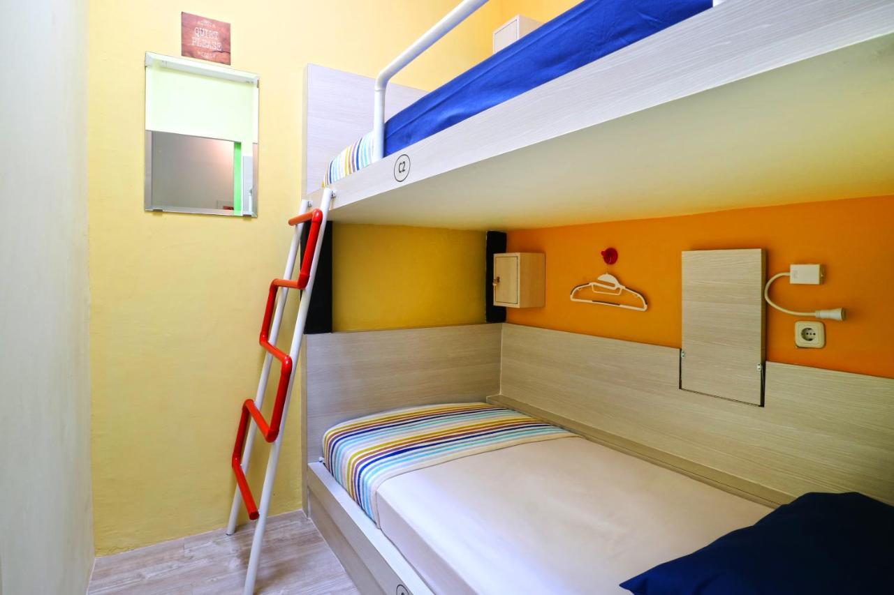 Mel'S Dorm Hostel Джакарта Екстериор снимка