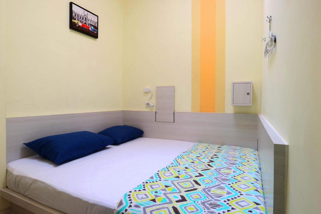 Mel'S Dorm Hostel Джакарта Екстериор снимка