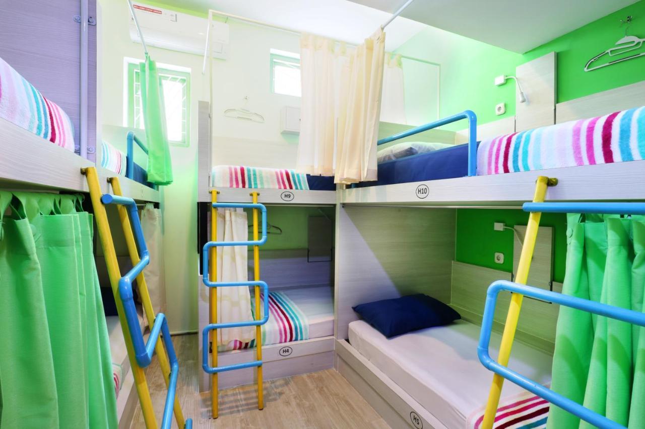 Mel'S Dorm Hostel Джакарта Екстериор снимка