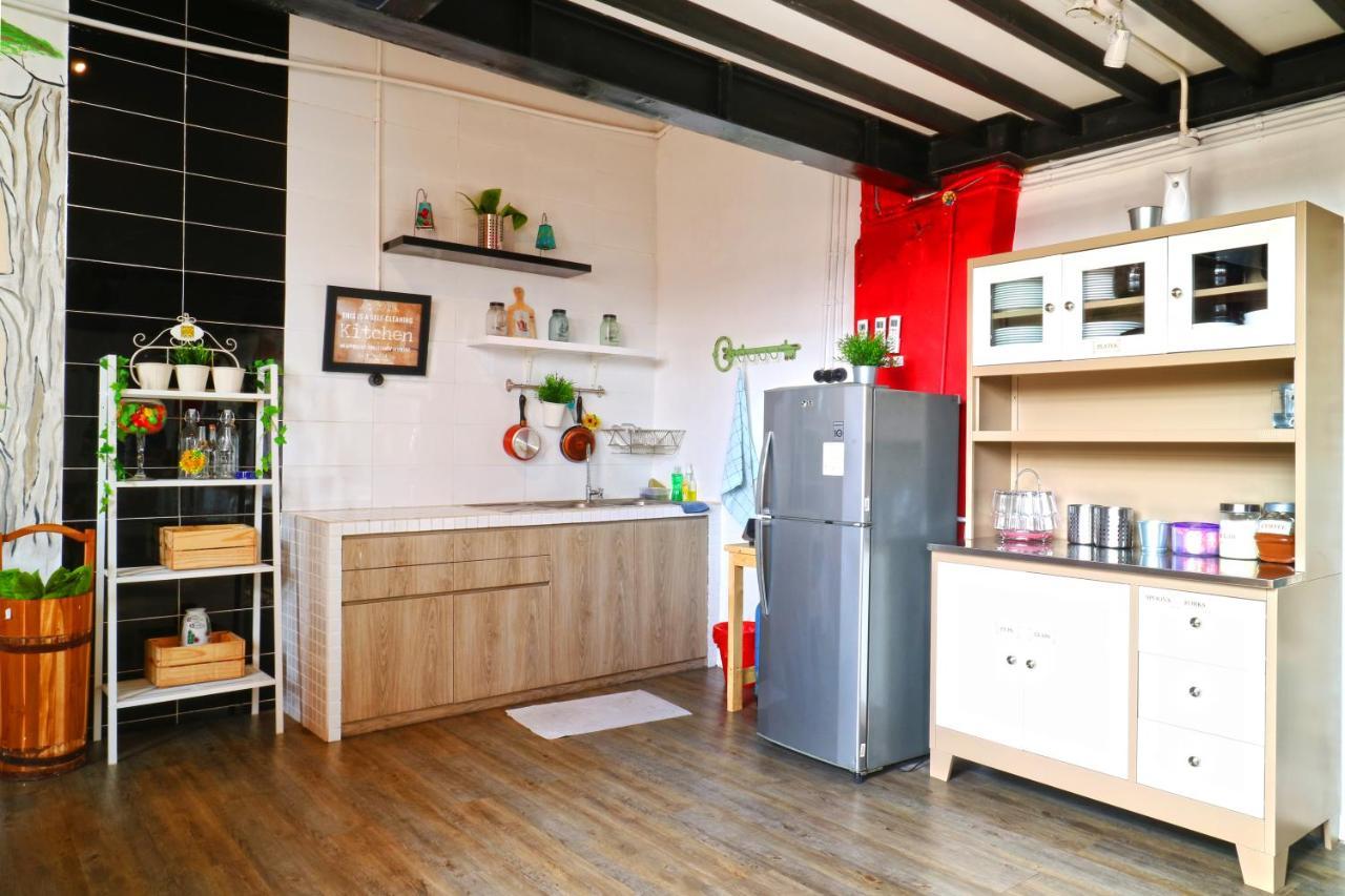 Mel'S Dorm Hostel Джакарта Екстериор снимка